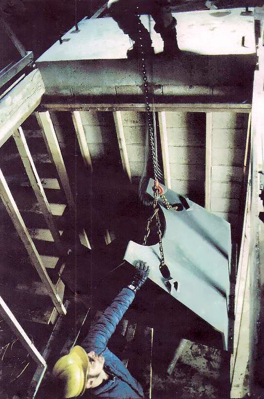 1982 - Lifting the Z Scope base