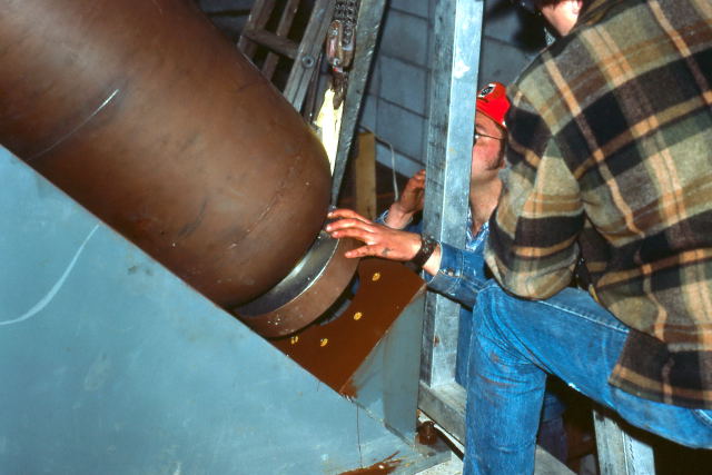 Connecting the polar axis to base of the mount