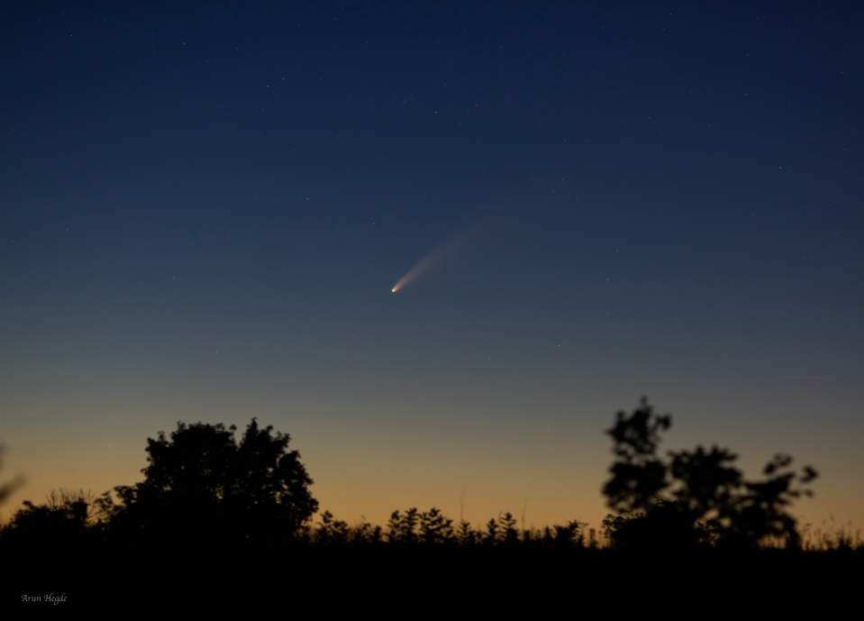 Comet Neowise in the Evening by Arun Hegde 