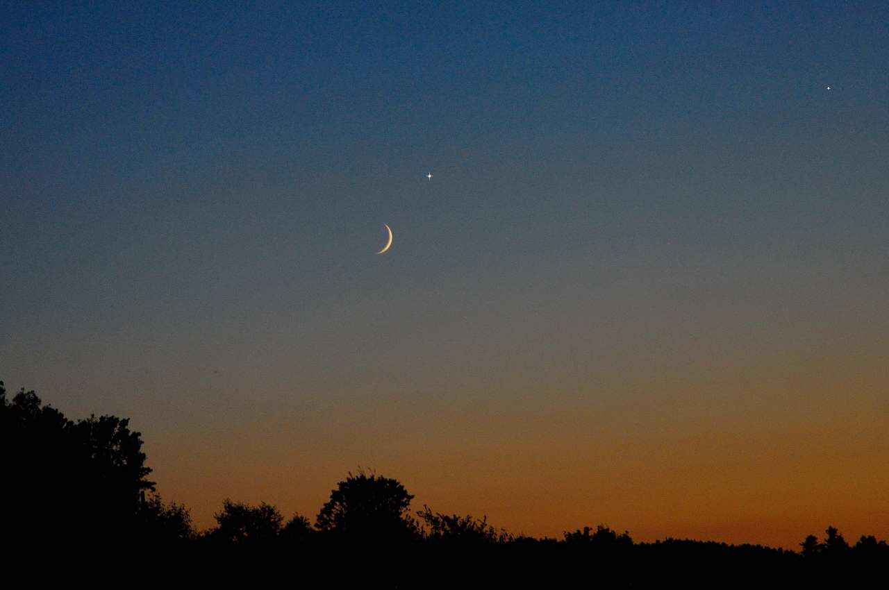 Moon / Venus Conjunction by Gene Hanson 