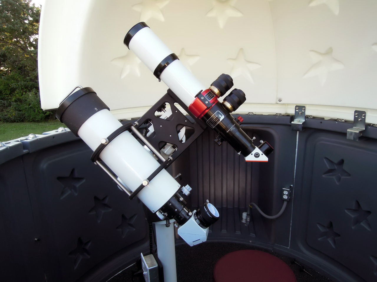 The MAS Solar Observatory telescopes. Top one Hydrogen Alpha, lower one whitelight. MAS image.